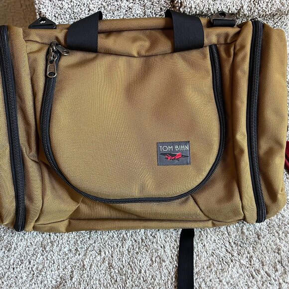 Tom Bihn Aeronaut 30 - Picture 1 of 3